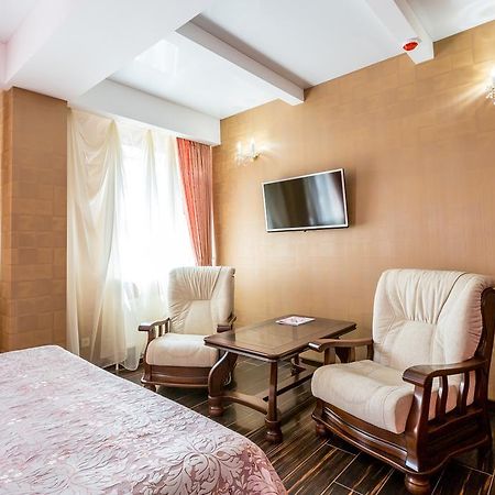 Hotel Premier Dniprodzerzhynsk Bagian luar foto