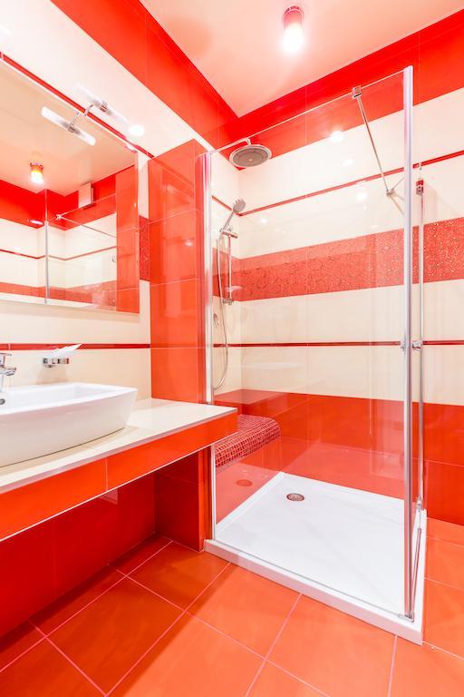 Hotel Premier Dniprodzerzhynsk Bagian luar foto