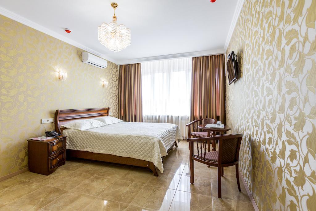Hotel Premier Dniprodzerzhynsk Ruang foto