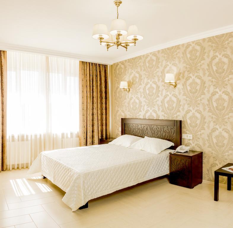 Hotel Premier Dniprodzerzhynsk Ruang foto