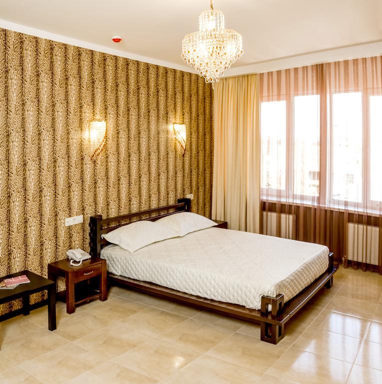Hotel Premier Dniprodzerzhynsk Ruang foto