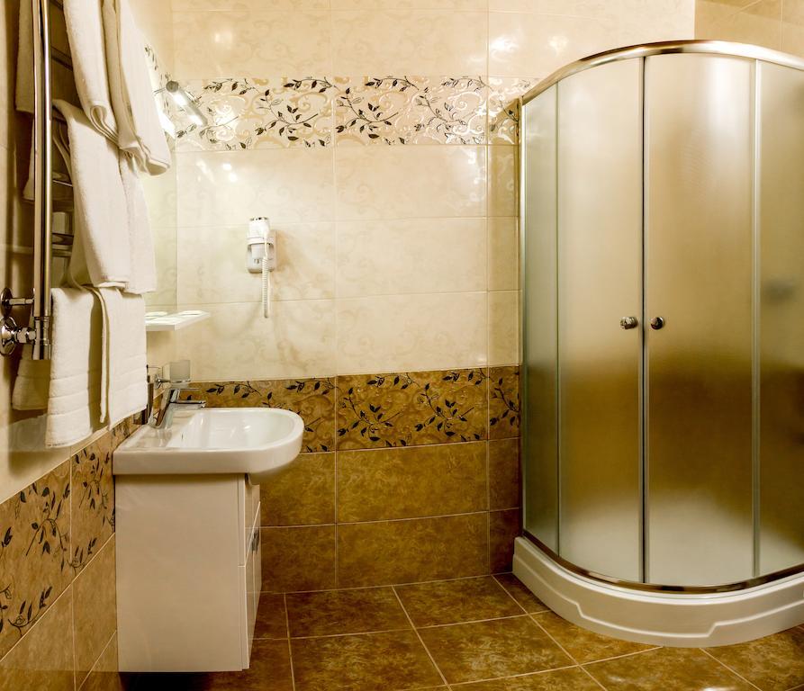 Hotel Premier Dniprodzerzhynsk Ruang foto