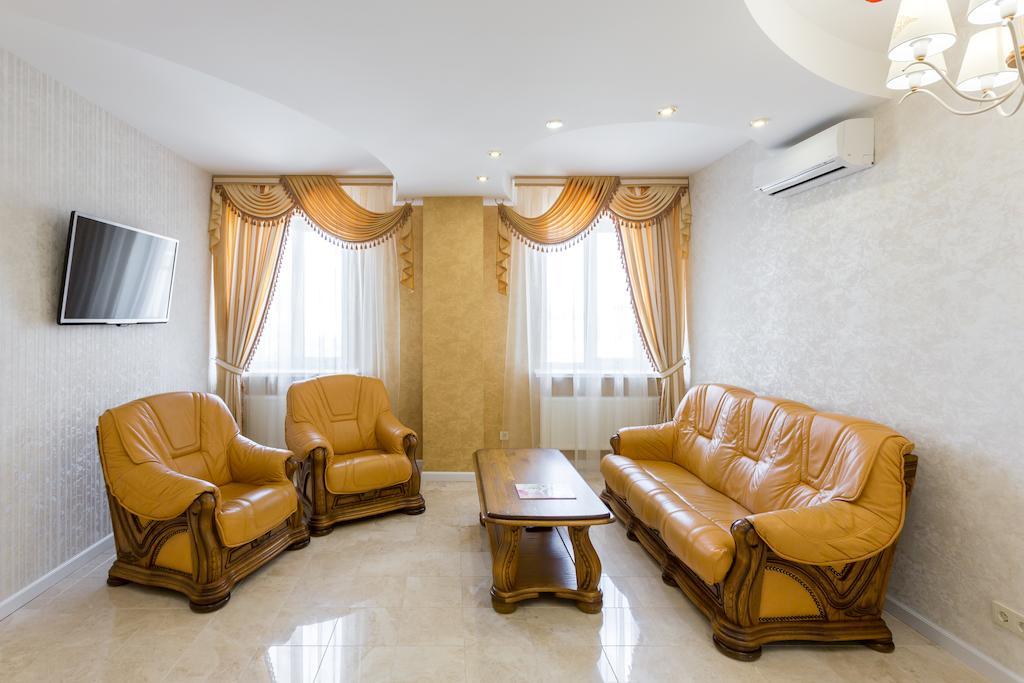 Hotel Premier Dniprodzerzhynsk Ruang foto