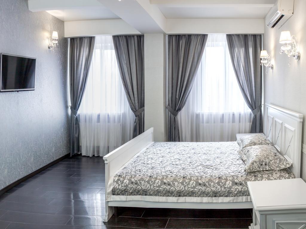Hotel Premier Dniprodzerzhynsk Bagian luar foto