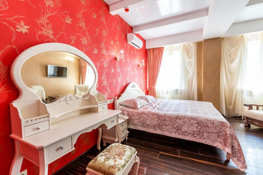 Hotel Premier Dniprodzerzhynsk Bagian luar foto
