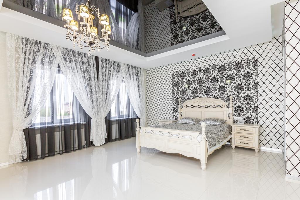Hotel Premier Dniprodzerzhynsk Bagian luar foto