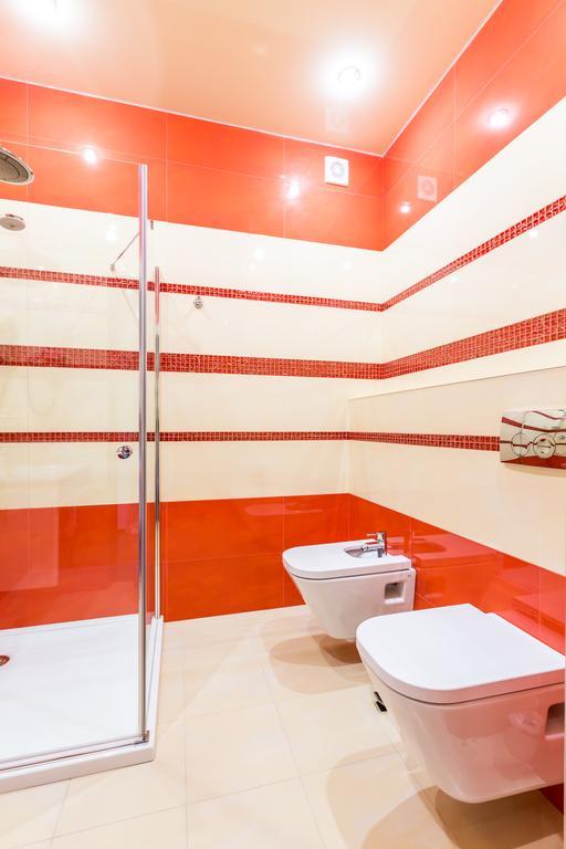 Hotel Premier Dniprodzerzhynsk Bagian luar foto
